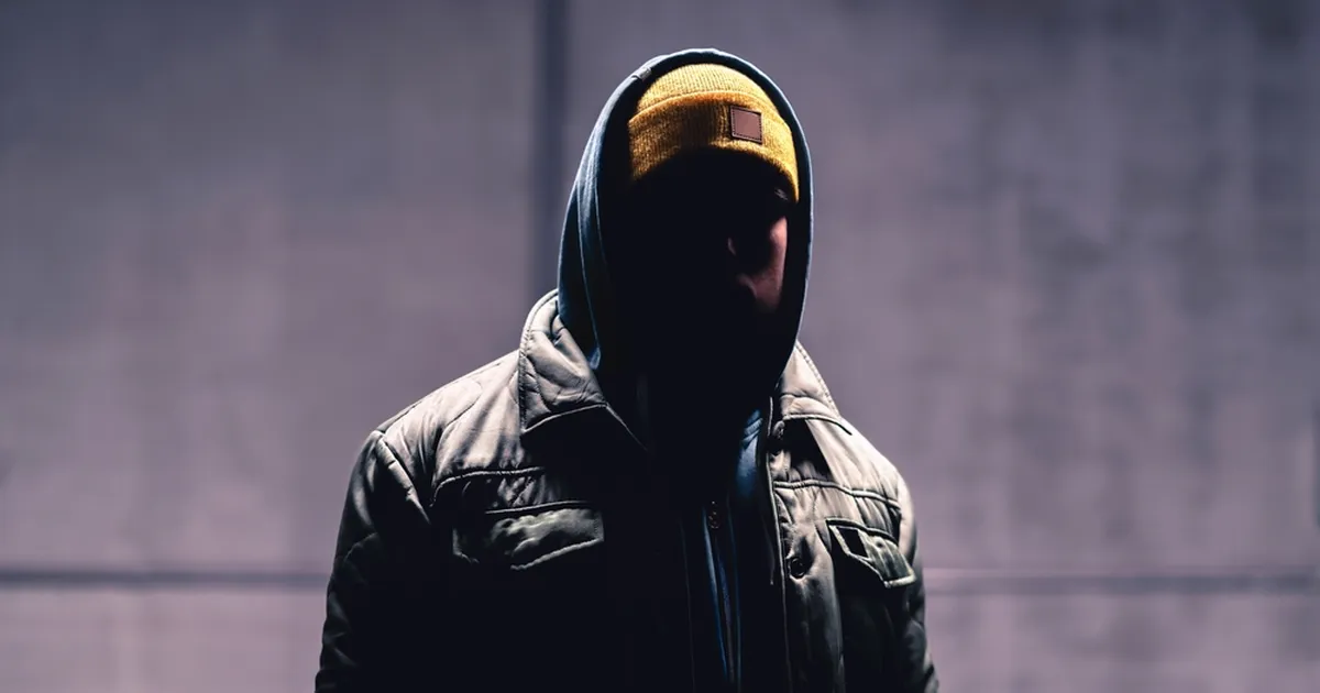 NAISE MURE ⟩ «Jälitaja jättis mu ukse taha kirja» Seejärel võttis kõik kohutava pöörde