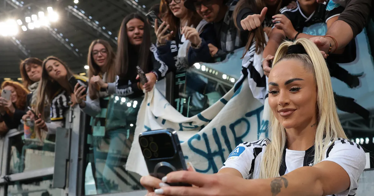 Kas maailma seksikaim jalgpallur läks paljastavate piltidega liiale?