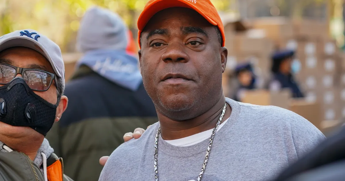 KLÕPS JA VIDEO ⟩ Platsi ääres oksendanud USA koomik viidi korvpallimängult ära ratastoolis