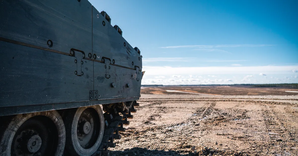 FOTOD ⟩ Eesti esimene soomusmanöövri laskeväli avati lahinglaskmistega