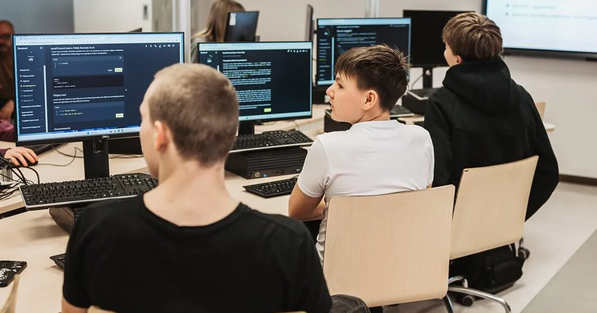 Tallinna gümnaasiumid pakuvad sügisest kood/Jõhvi programmeerimiskursuseid