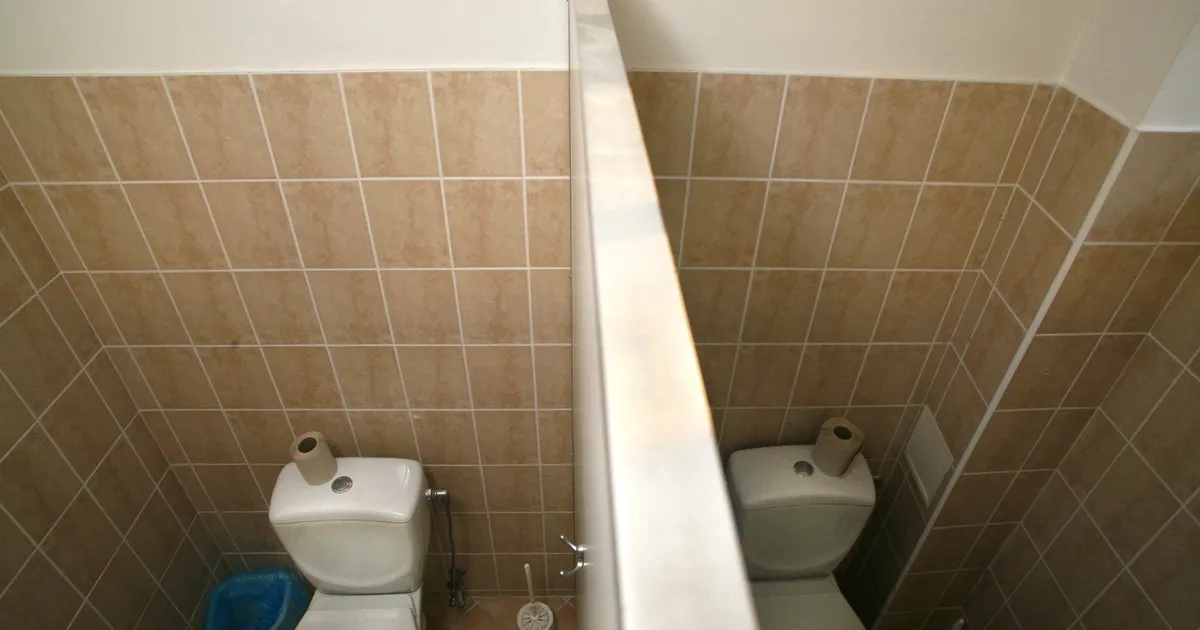 Piilukaamerad WC-s ja jõulupuu otsas ehk Kuidas filmiti töötajate kõige intiimsemaid hetki