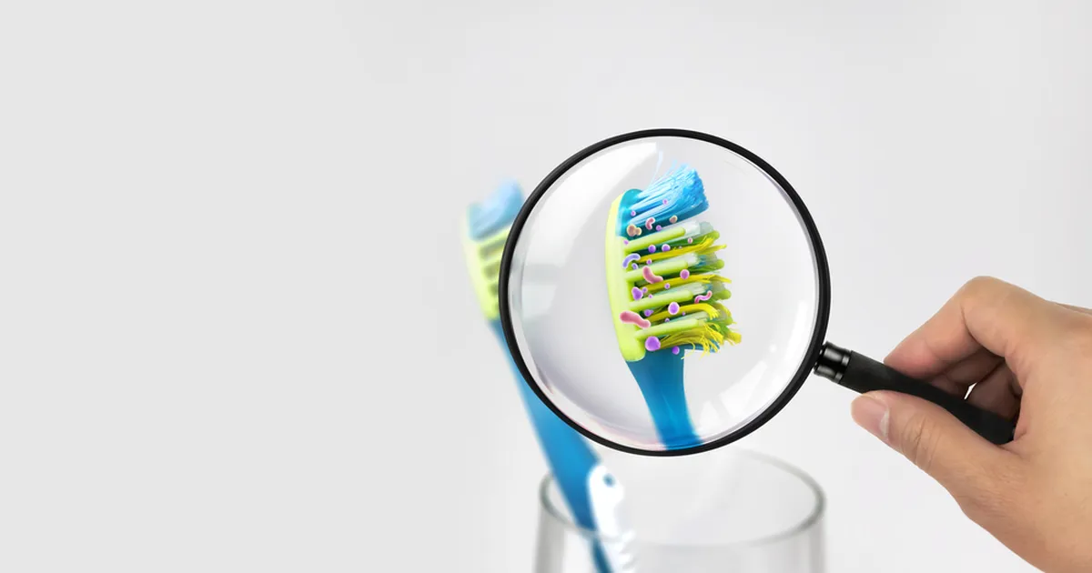 Kas hoiad oma hambaharja vales kohas? Arsti hoiatus nähtamatute bakterite eest