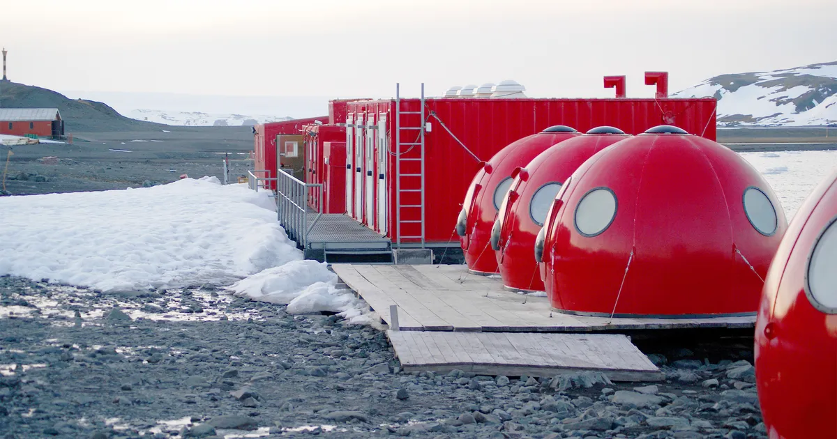 VIDEO ⟩ Antarktika teadlased paluvad abi: kolleeg läks hulluks ja lubas kõik maha tappa