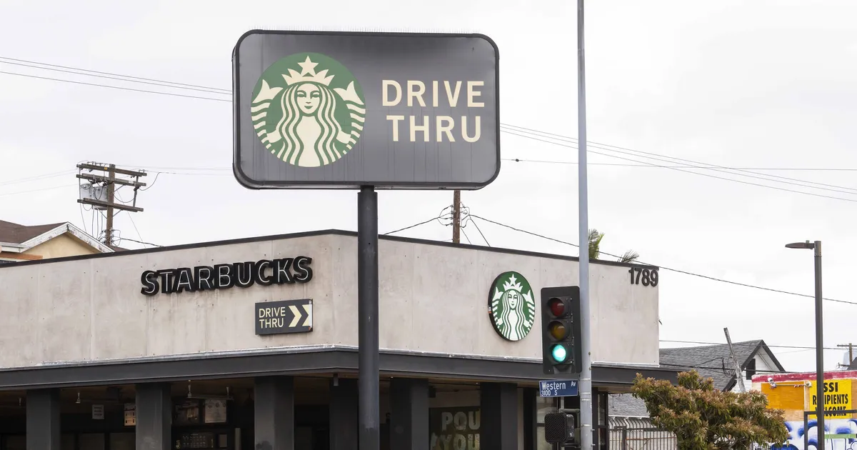 Starbucks peab mehele sülle loksunud tee tõttu maksma 50 miljonit dollarit valuraha
