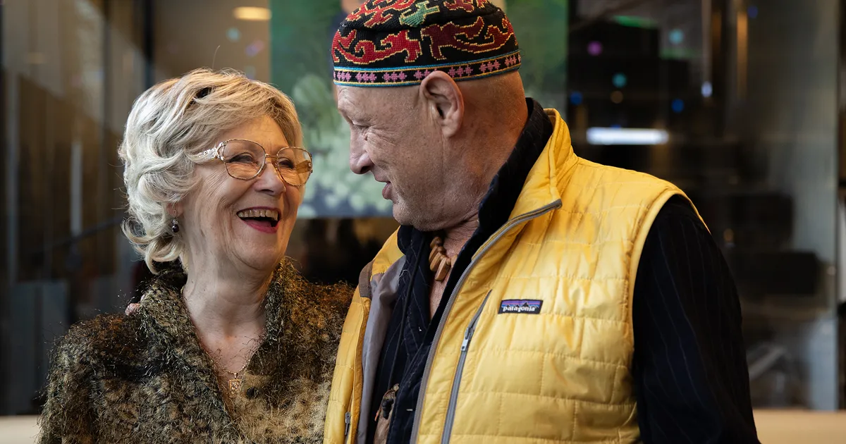 GALERII ⟩ Vennad Urbid oma täies hiilguses: dokfilm «Päikese kodanik» sai rõõmsa esilinastuse