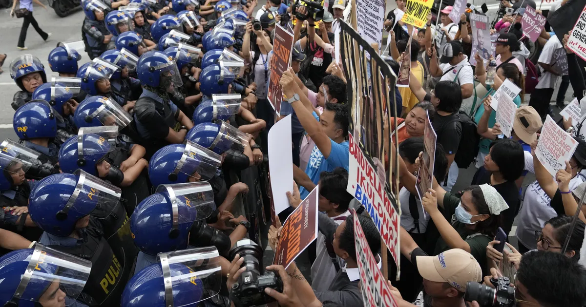 POLIITVÕITLUS FILIPIINIDEL: tapmisähvardused, arreteerimised ja tagandamine