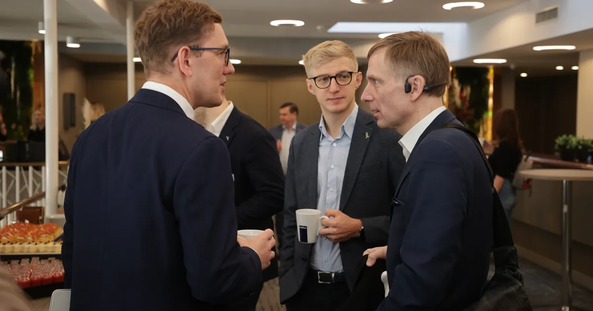 FOTOD ⟩ Koalitsioonierakonnad kogunevad ministrikandidaate paika panema