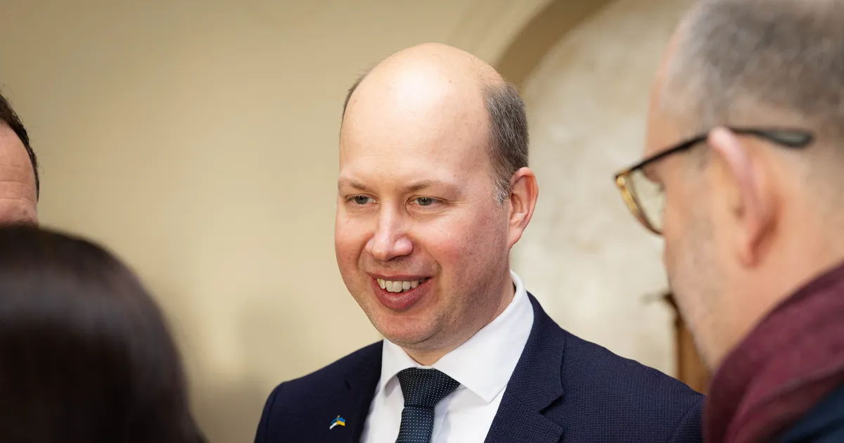 VIDEO ⟩ Ministrikandidaat Taro lubab abipolitseiniku vormilt tolmu maha pühkida