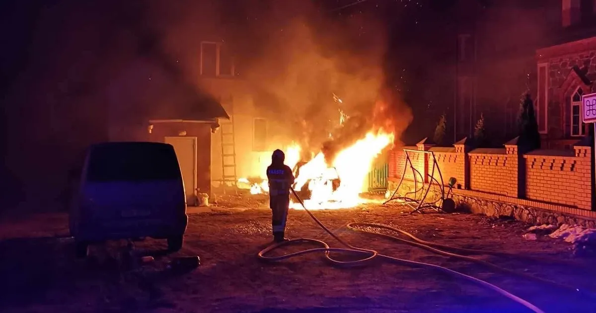 Kiriku kõrval põles auto