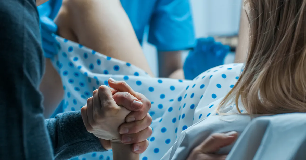 Noored politseinikud aitasid kiirteel beebit ilmale tuua