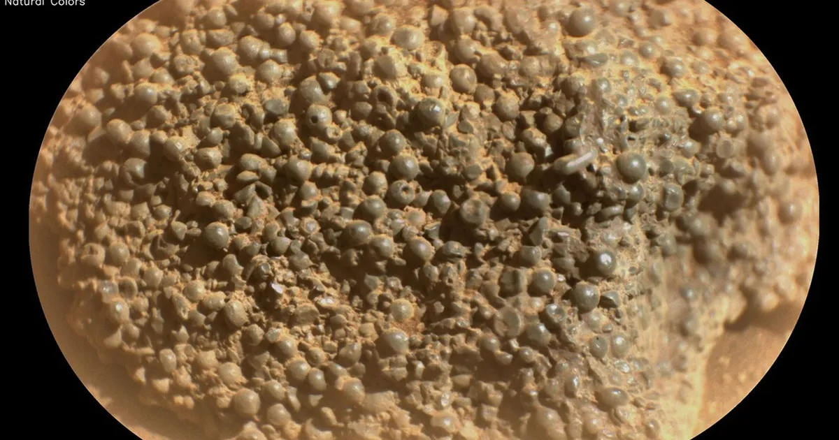 Vaata, mis kummaline mullitav kivi Marsilt leiti