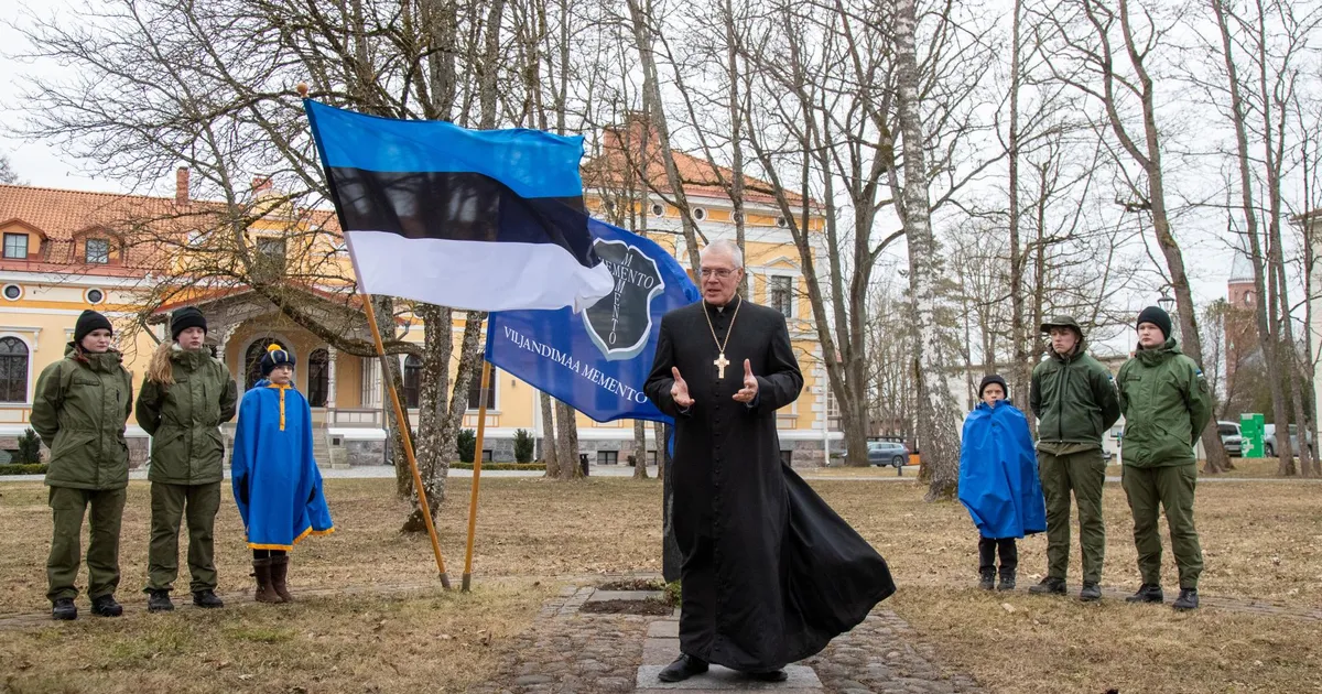 Represseeritute mälestuspäeval puhunud vinge tuul pani lipud lehvima