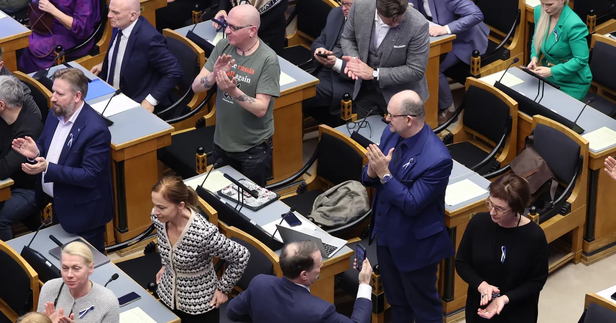 GALERII ⟩ Ajalooline seadus võeti juubeldades vastu