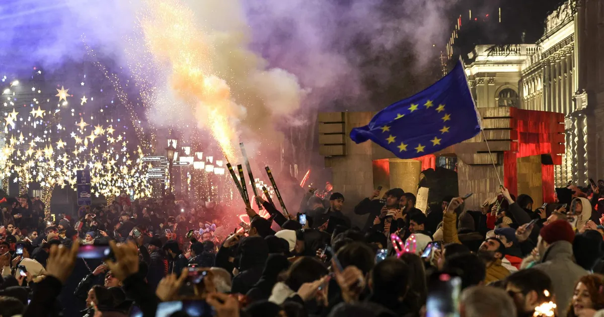 AK ⟩ Kirjanik Nino Haratischwili: Viga on see, et NSV Liidu laip jäi maha matmata