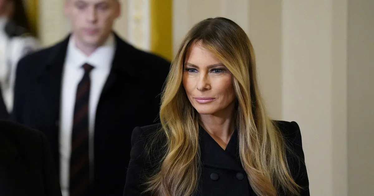 FOTO ⟩ Melania Trumpi ikooniline Diori pulmakleit pandi eBaysse müüki?