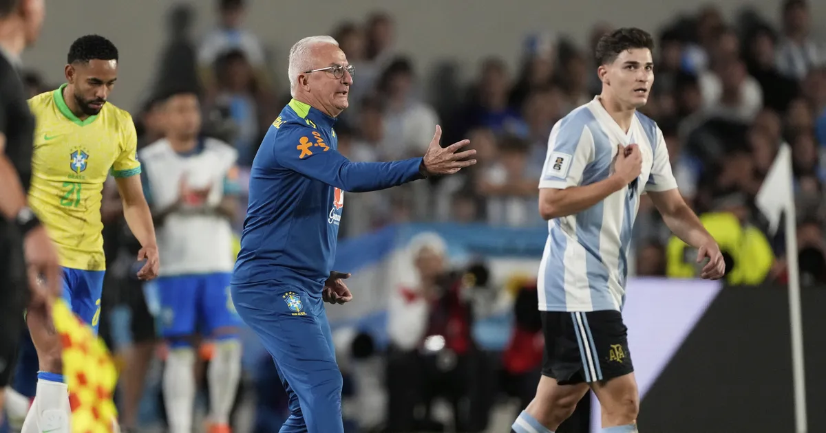 Brasiilia jalgpallikoondis vallandas häbistava kaotuse järel peatreeneri