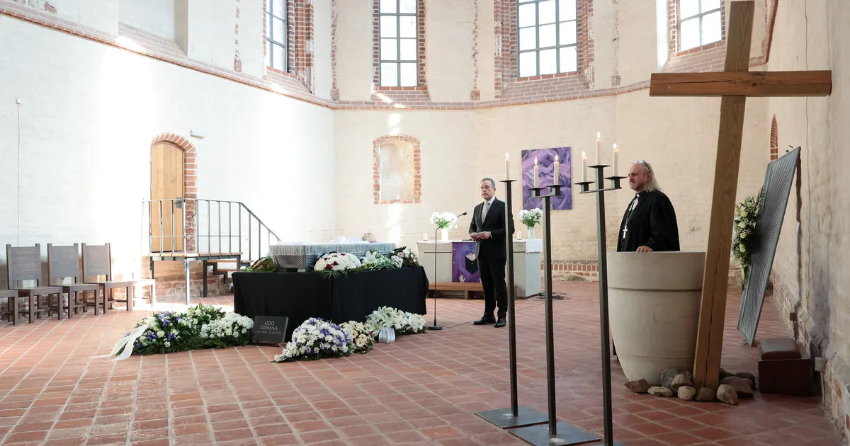 Galerii ⟩ Tartu aukodanik Udo Tiirmaa saadeti Jaani kirikust viimsele teele