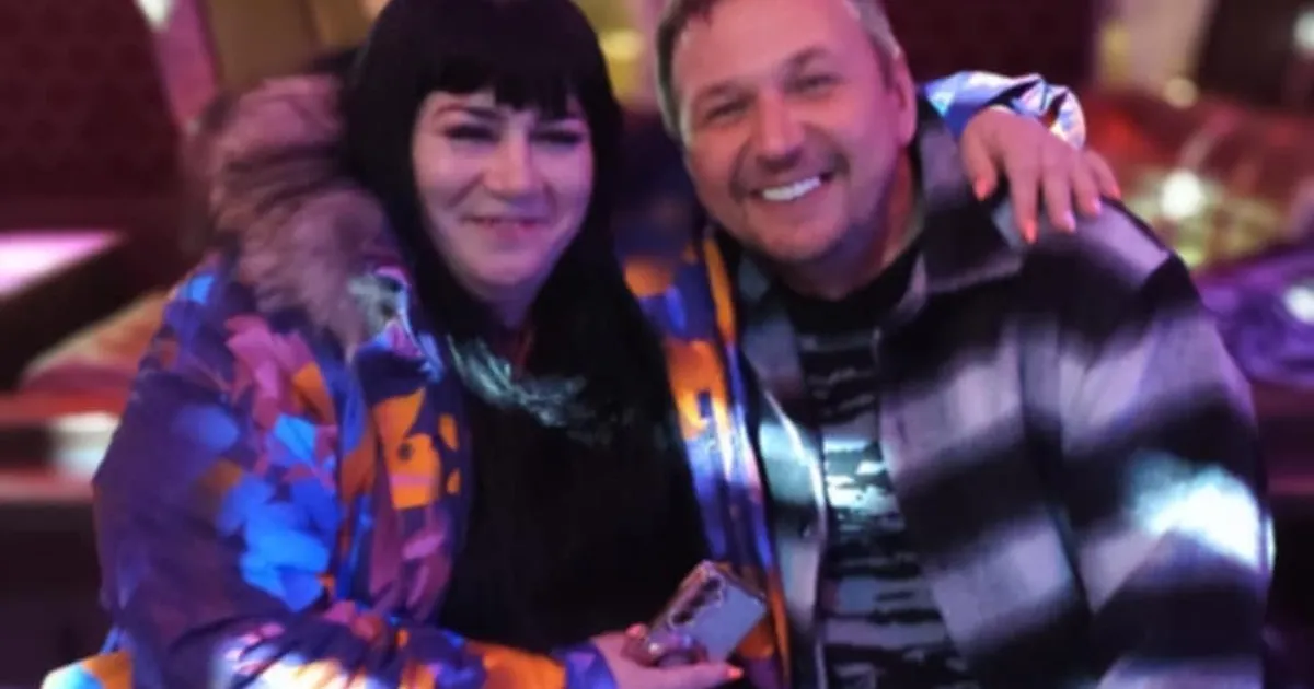 VASTULÖÖK KRIITIKUTELE ⟩ Pärnus Kaja Linkmanniga esinenud Kerdo Mölder: kui ta lavale astus, läks telefonimeri tööle!