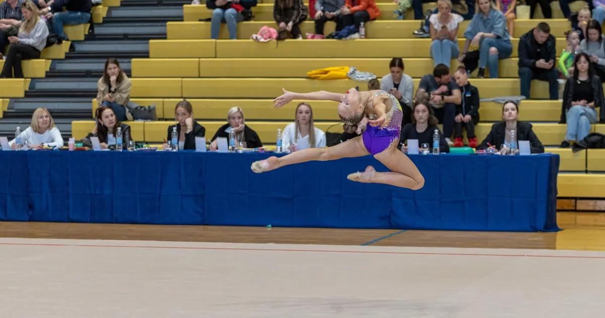 Lavalt paistnud nõtkuse taga peitub igapäevane treening ja distsipliin – Viljandi võõrustas iluvõimlejaid esimest korda peetud Bellezza Cupil
