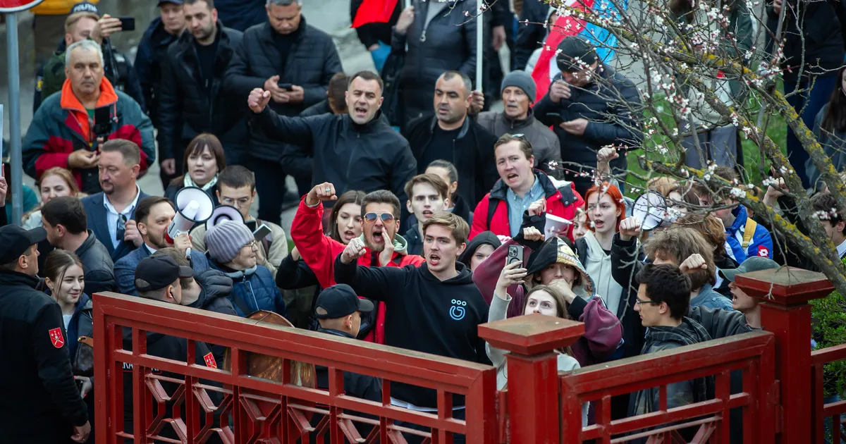 Venemaa saatkond aitas Moldova Kremli-meelsel poliitikul vangla vältimiseks plehku panna