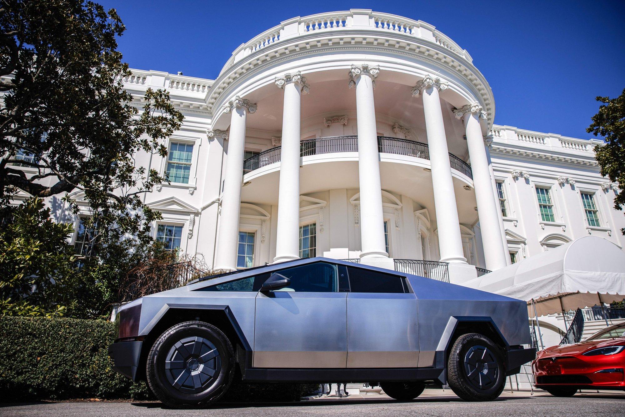 Tesla kutsub kümneid tuhandeid Cybertrucke tagasi, et parandada viga paneelidega