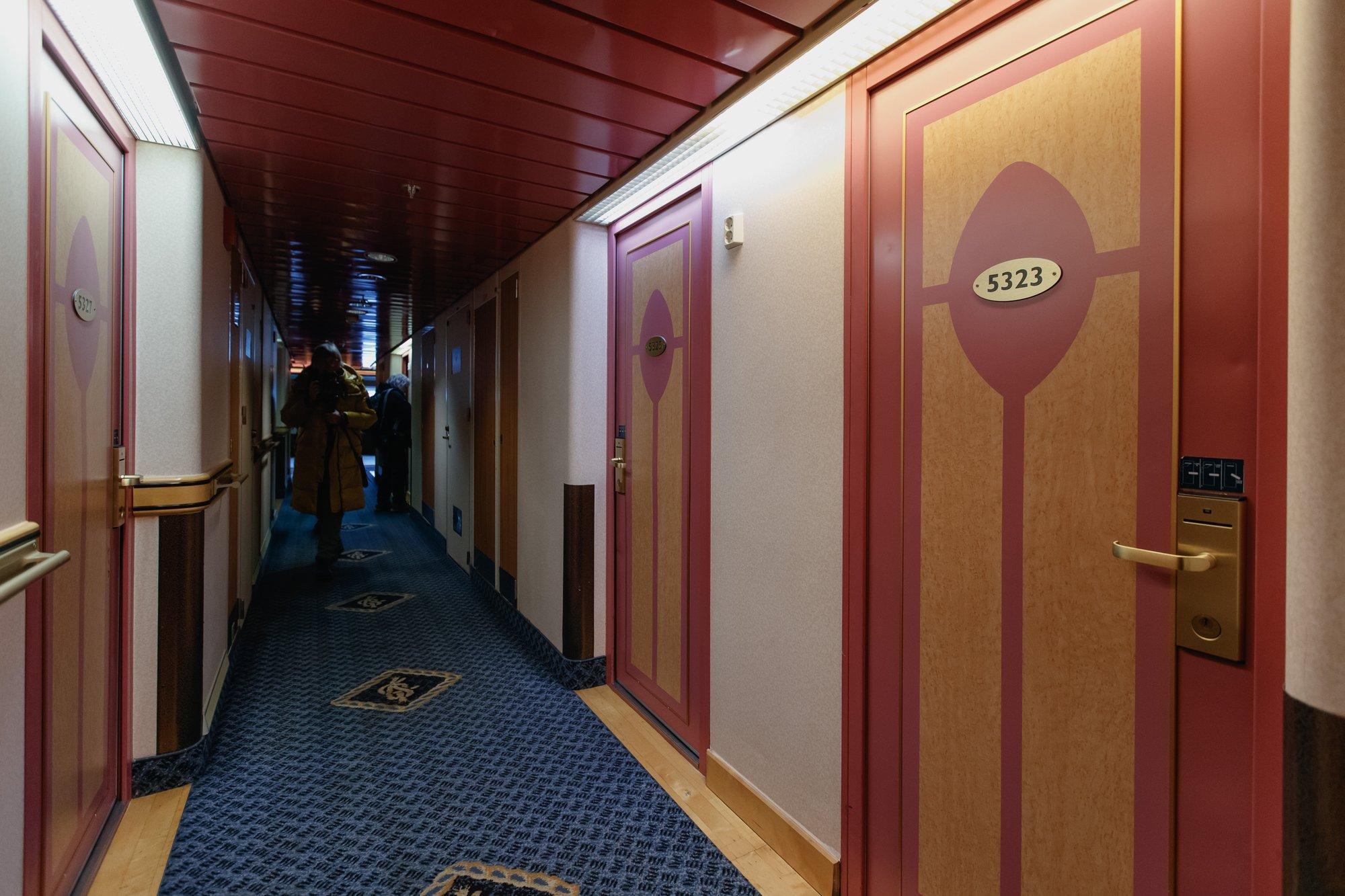 EESTI NAISE TOP 2025 | Peod koridorides, ojadena voolav alkohol ja välismaa mehi lantivad eestlannad. Rootsi kruiisidel valitseb kaos