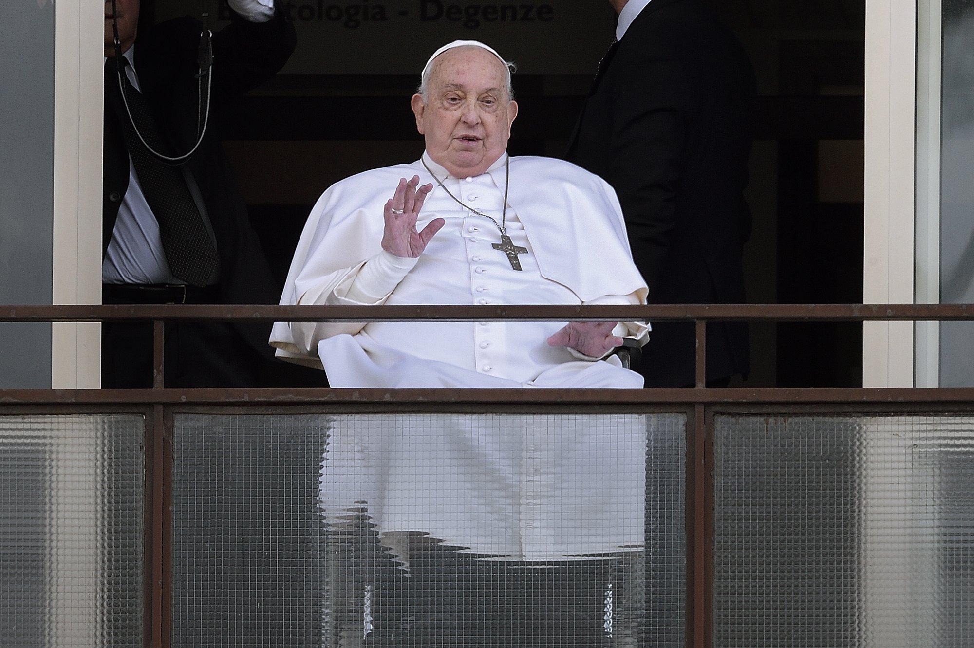 Arstid kaalusid kriitilises seisus olnud paavst Franciscuse ravi peatamist