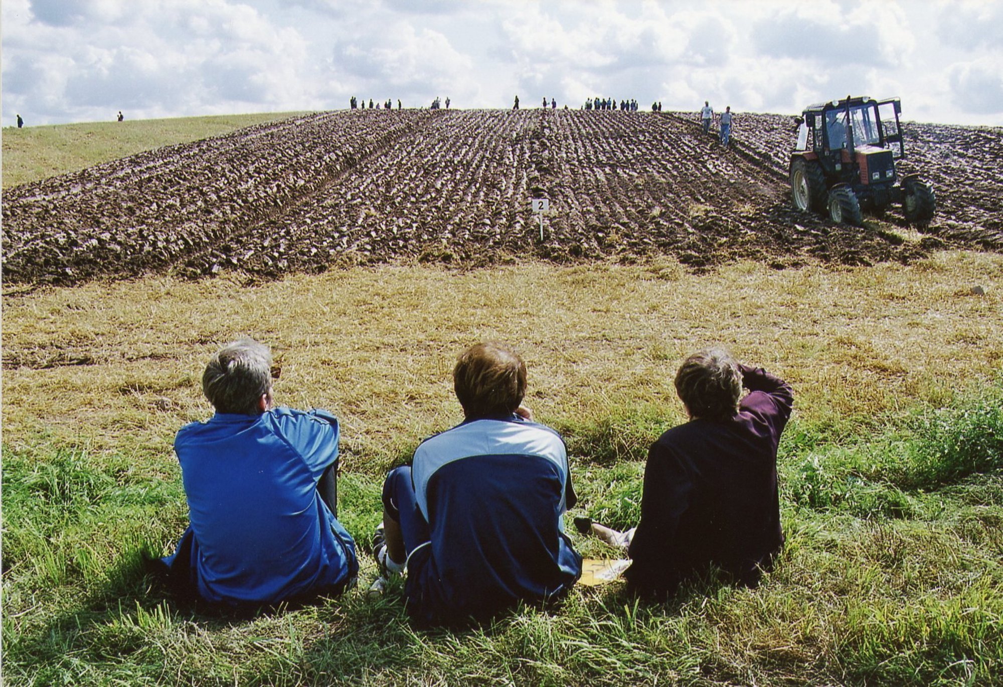 LUGEJA KÜSIB | Mitu ületundi järjest võivad põllumajandusfirma töötajad päevas teha?