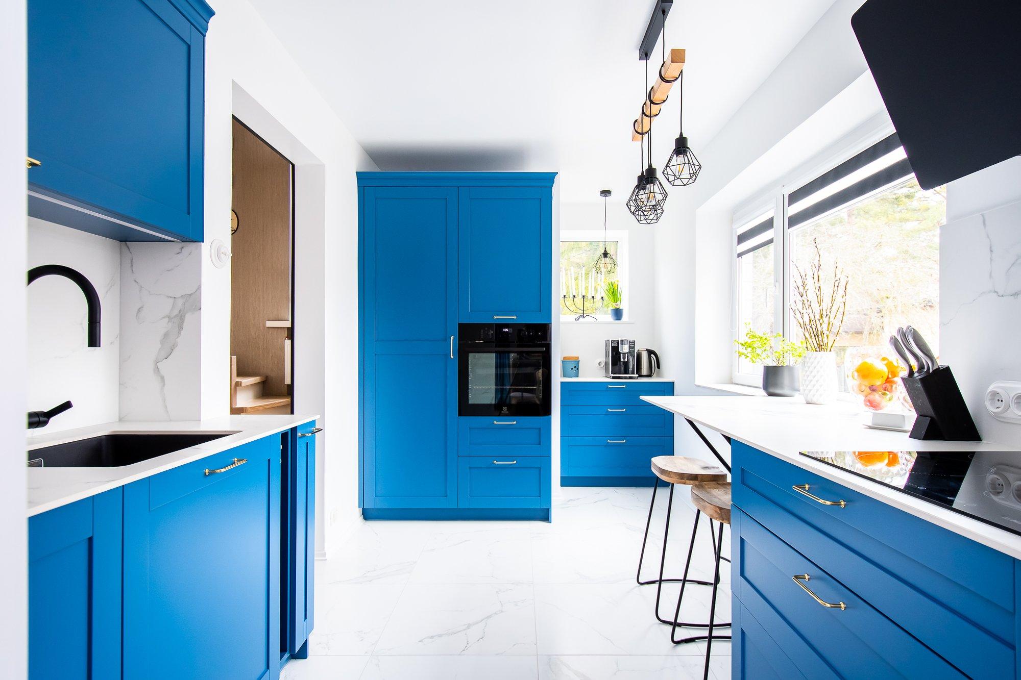FOTOVÕISTLUS „MINU STIILNE KÖÖK“ | Julge sinisega kujundatud köök, mis on kõike muud, kui tavaline