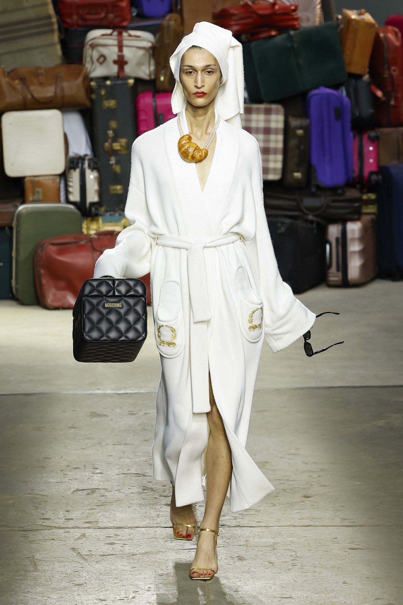 FOTOD | Triikimata rõivad ja kätte „unustatud“ kilekotid- kevadtrend, mis ei sea mingeid (moe)piire!