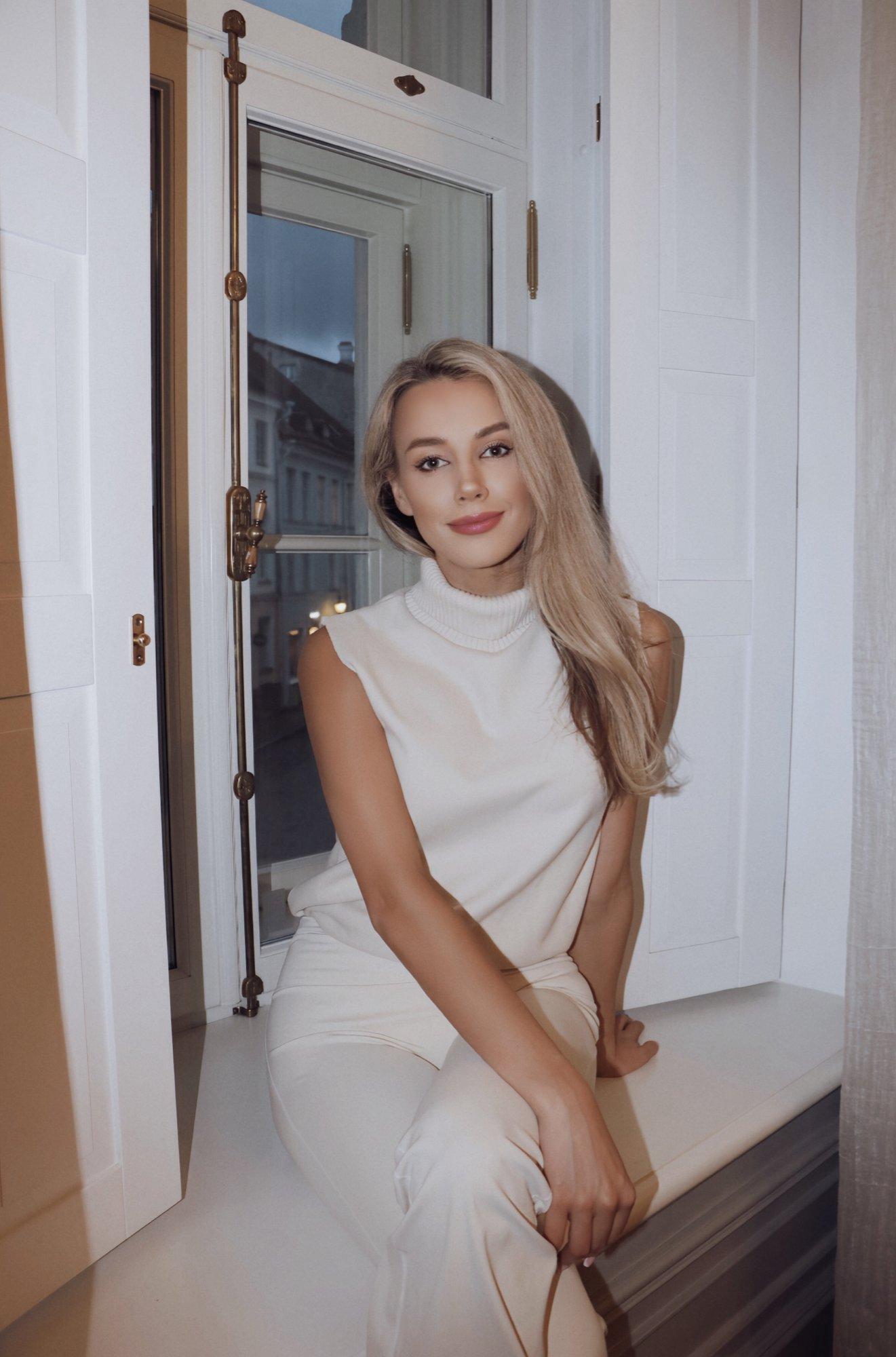 KAUNIS PAAR | Saatejuht Tuuli-Ann Freienthal naudib uue peikaga Balil romantilist puhkust