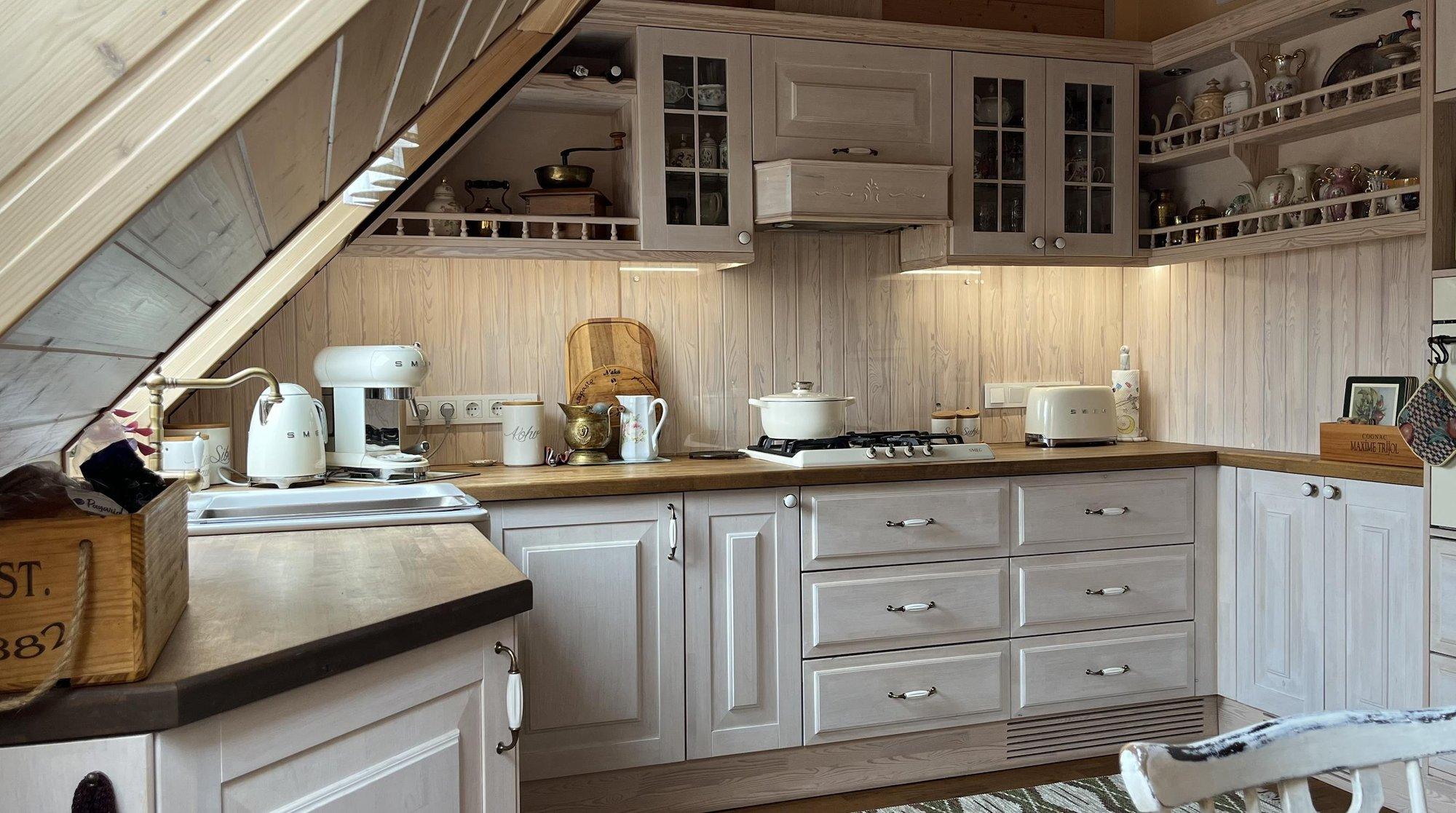 FOTOVÕISTLUS „MINU STIILNE KÖÖK“ | Katusealune köök, kus hinnatakse retrolikke elemente ja taaskasutust