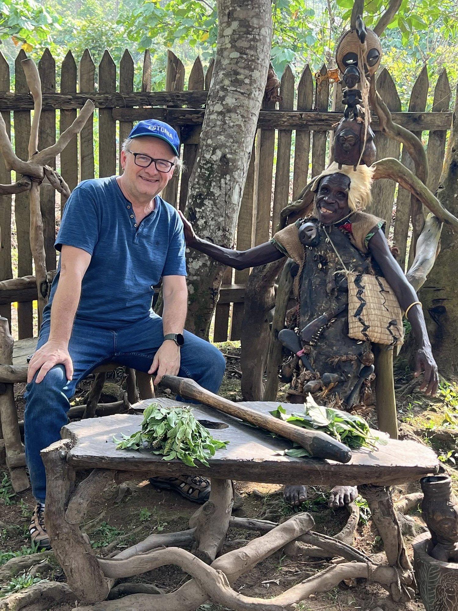 Maris ja Tiit Pruuli kogesid Uganda vihmametsas gorillade ebatavalist vastuvõttu