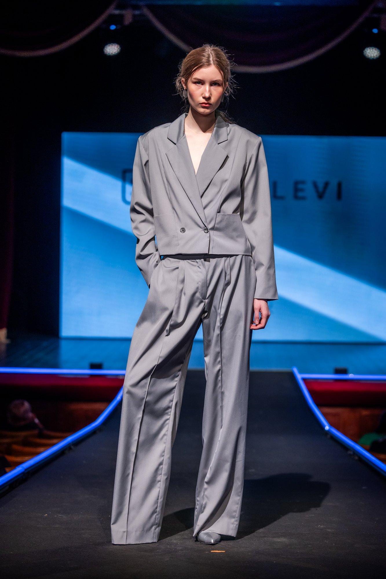FOTOD | Tallinn Fashion Weeki teine päev: voogavad siluetid, ranged vormid ja luksuslik minimalism