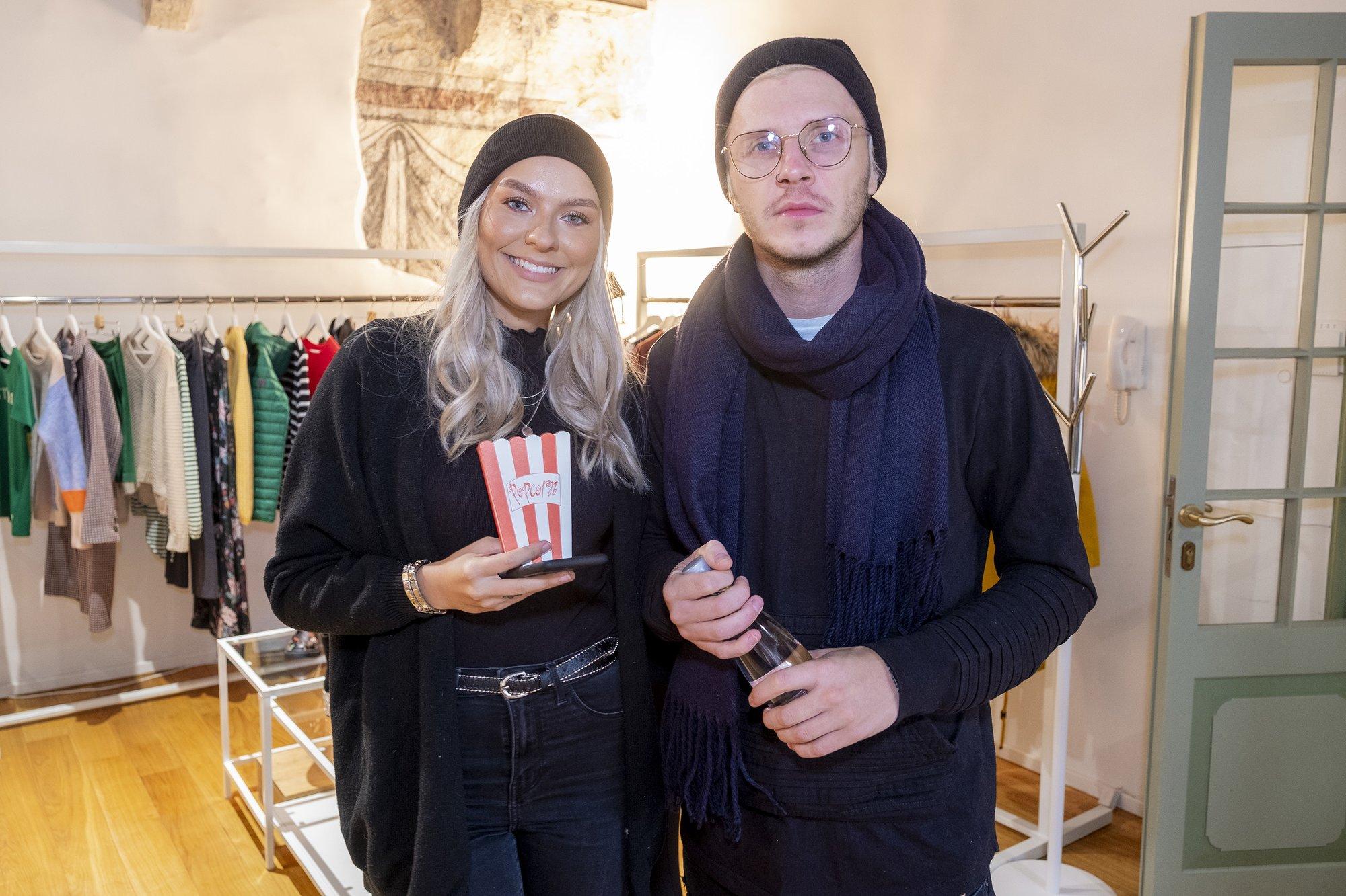 KLÕPS | Pulma-aastapäev distantsilt! Tööreisi tõttu džunglis viibiv Martti Hallik üllatas abikaasa Liina Ariadnet armsa kingitusega