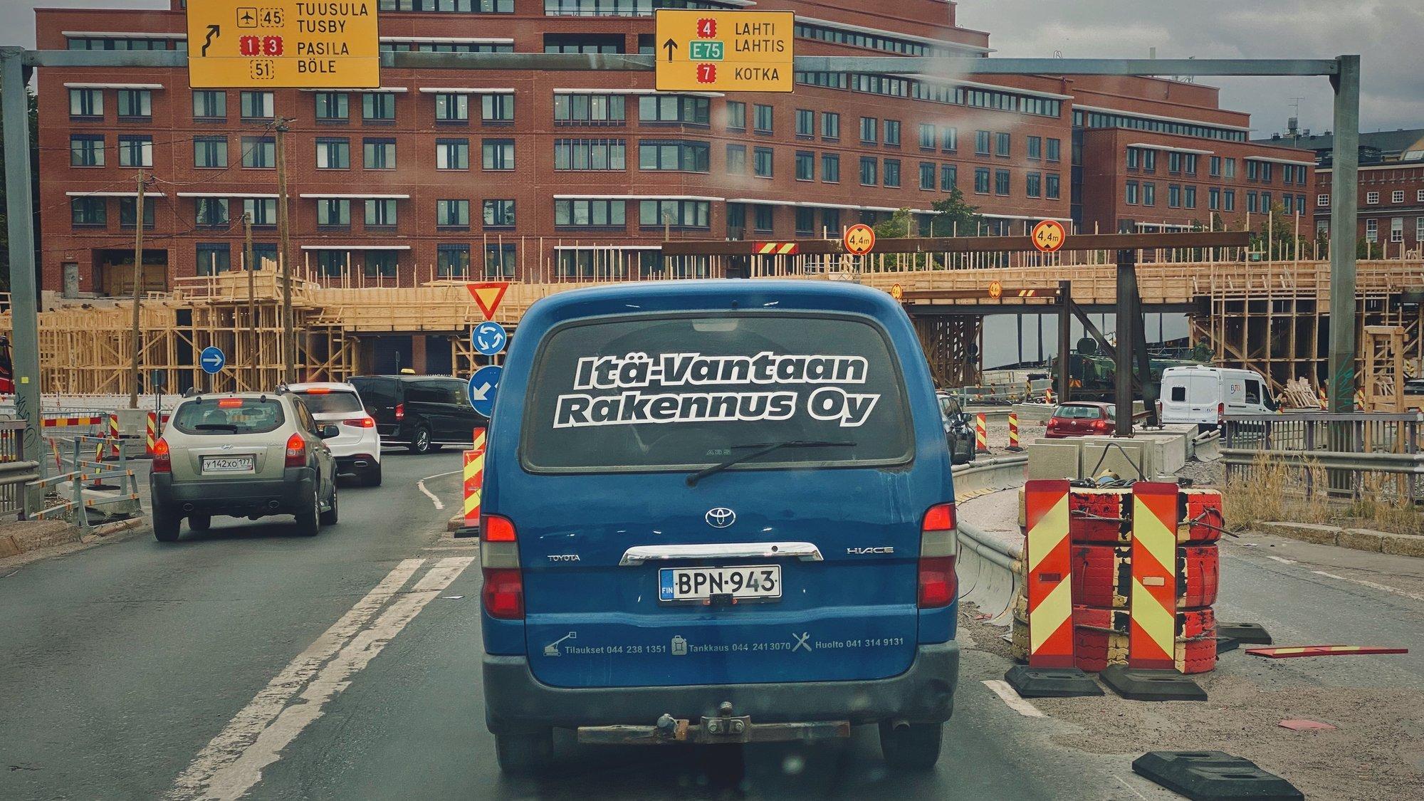 Eestlane ülbitses Helsingis parkimiskontrolöriga ja sai kaela kohtulahingu