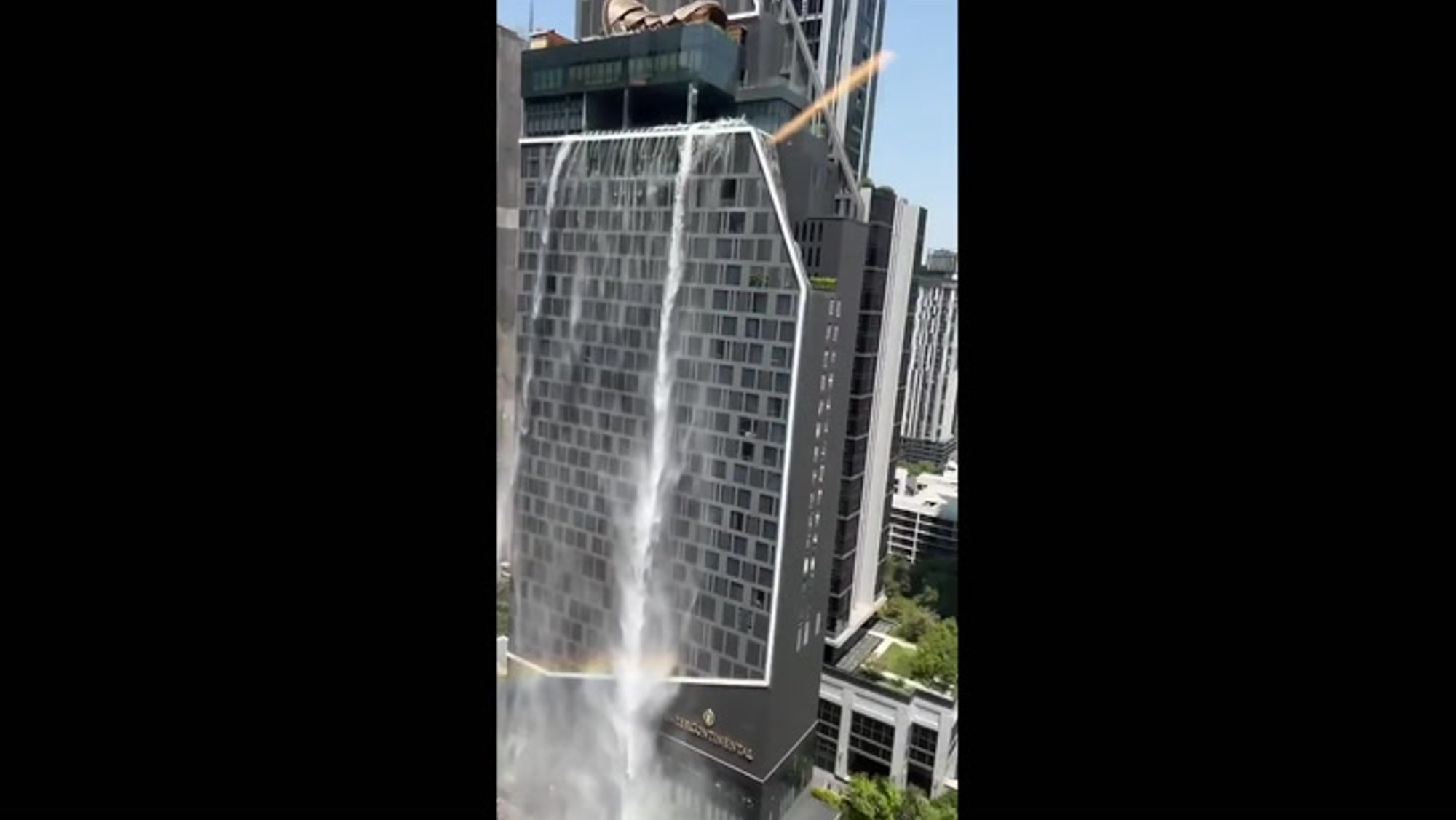 VIDEO | Maavärin pani Bangkoki kõrghoonete katusebasseinid üle ääre loksuma