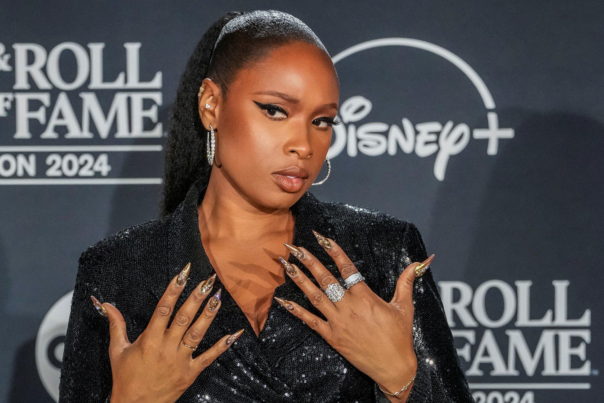 VIDEO | Valus! USA lauljatar ja Oscari-võitja sai keset NBA korvpallimatši suure obaduse osaliseks