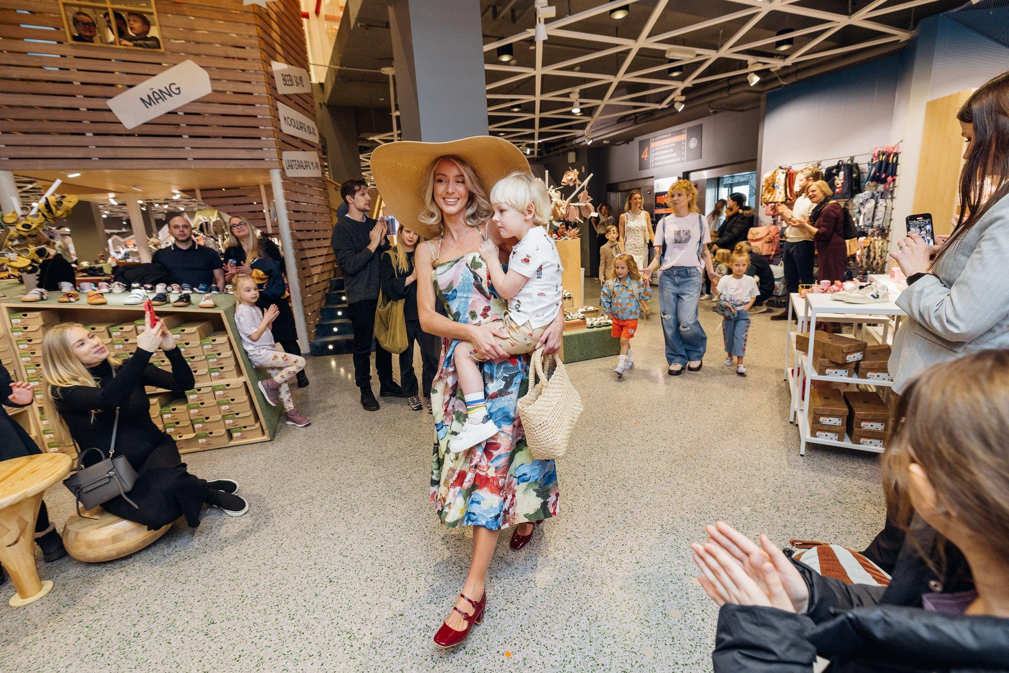 FOTOD | Kaubamaja moelaval astusid üles Agne Vaheri, Elina Nechayeva, Liisi Eesmaa ja mitmete teiste tuntud inimeste lapsed