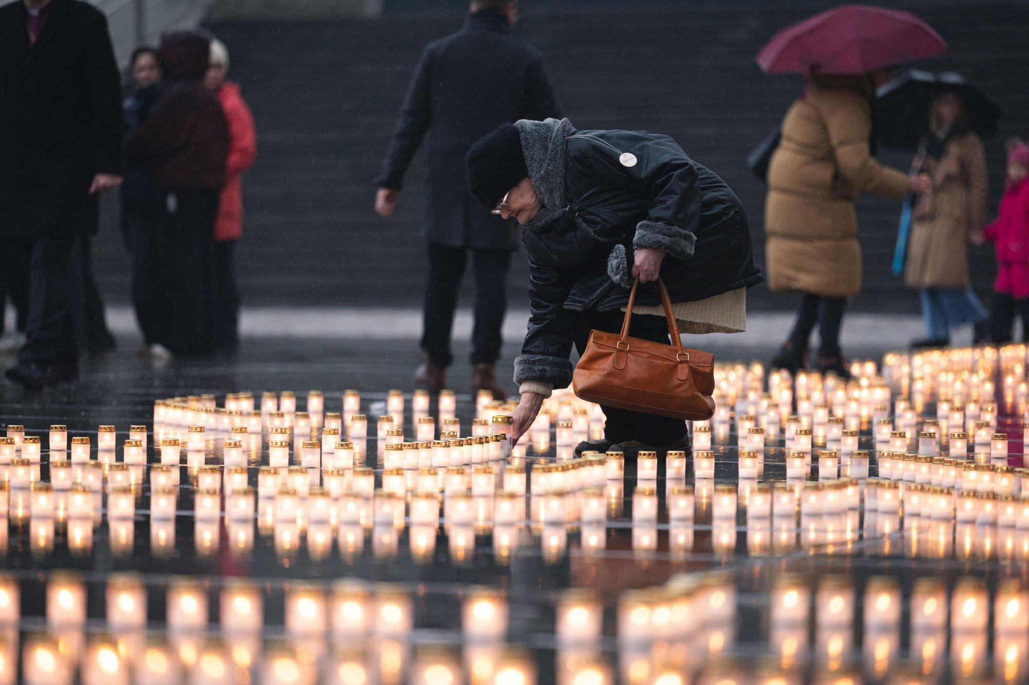 FOTOD | Vabaduse väljakul süüdati küünlad märtsiküüditamise ohvrite mälestuseks