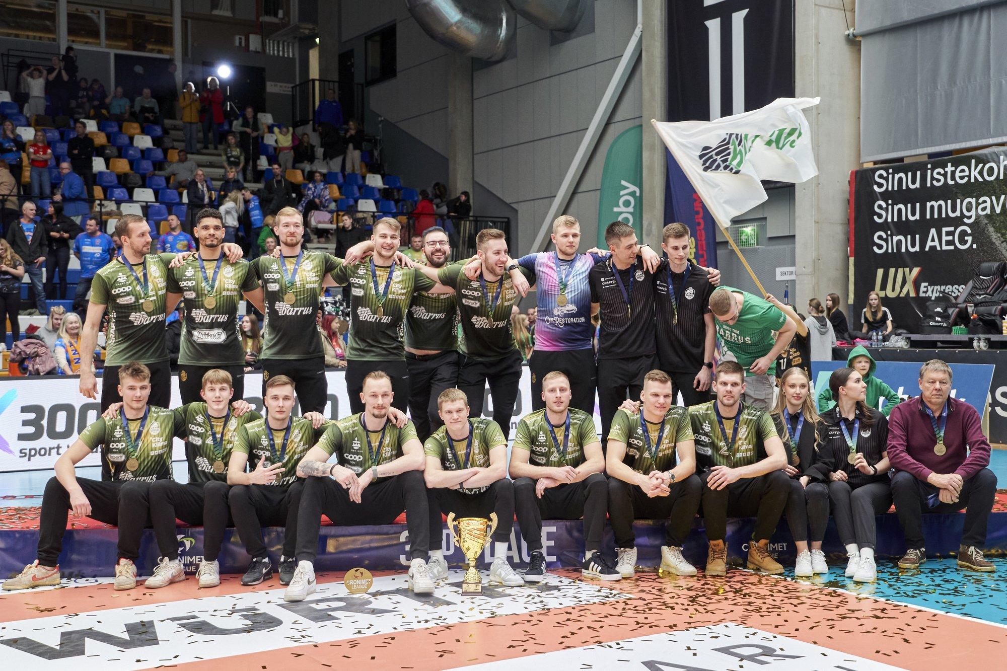 Võrkpallikantsi Võru esimene medal Balti liigas. „Fännid on lati kõrgeks ajanud, kõik ootavad meilt võite“