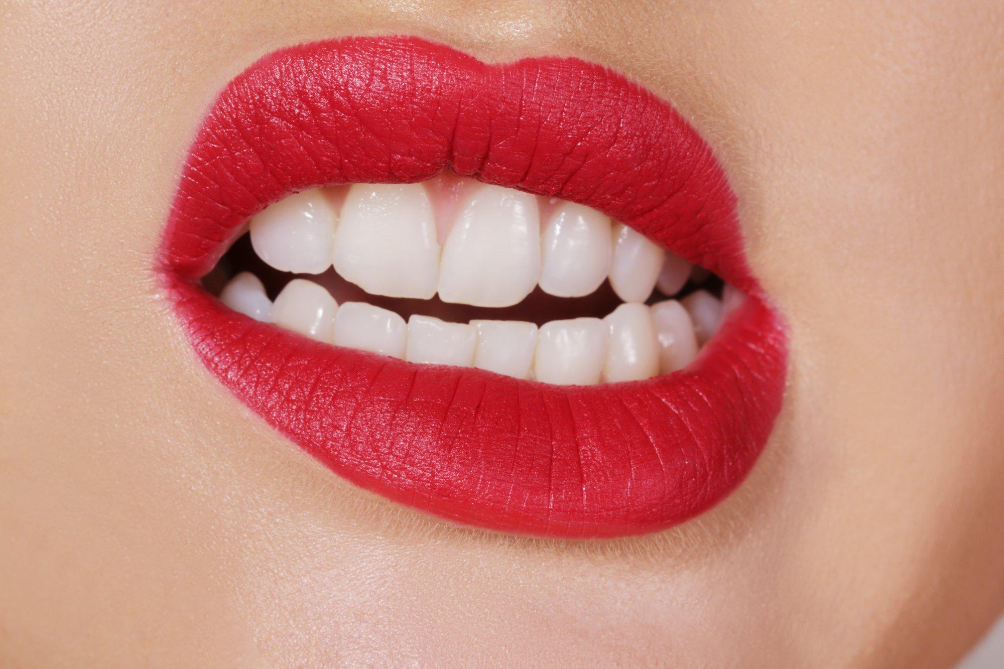 Levinud märkamatu mure – hammaste krigistamine. Arst selgitab, mis on selle põhjused ja kuidas kahjulikke tagajärgi vähendada