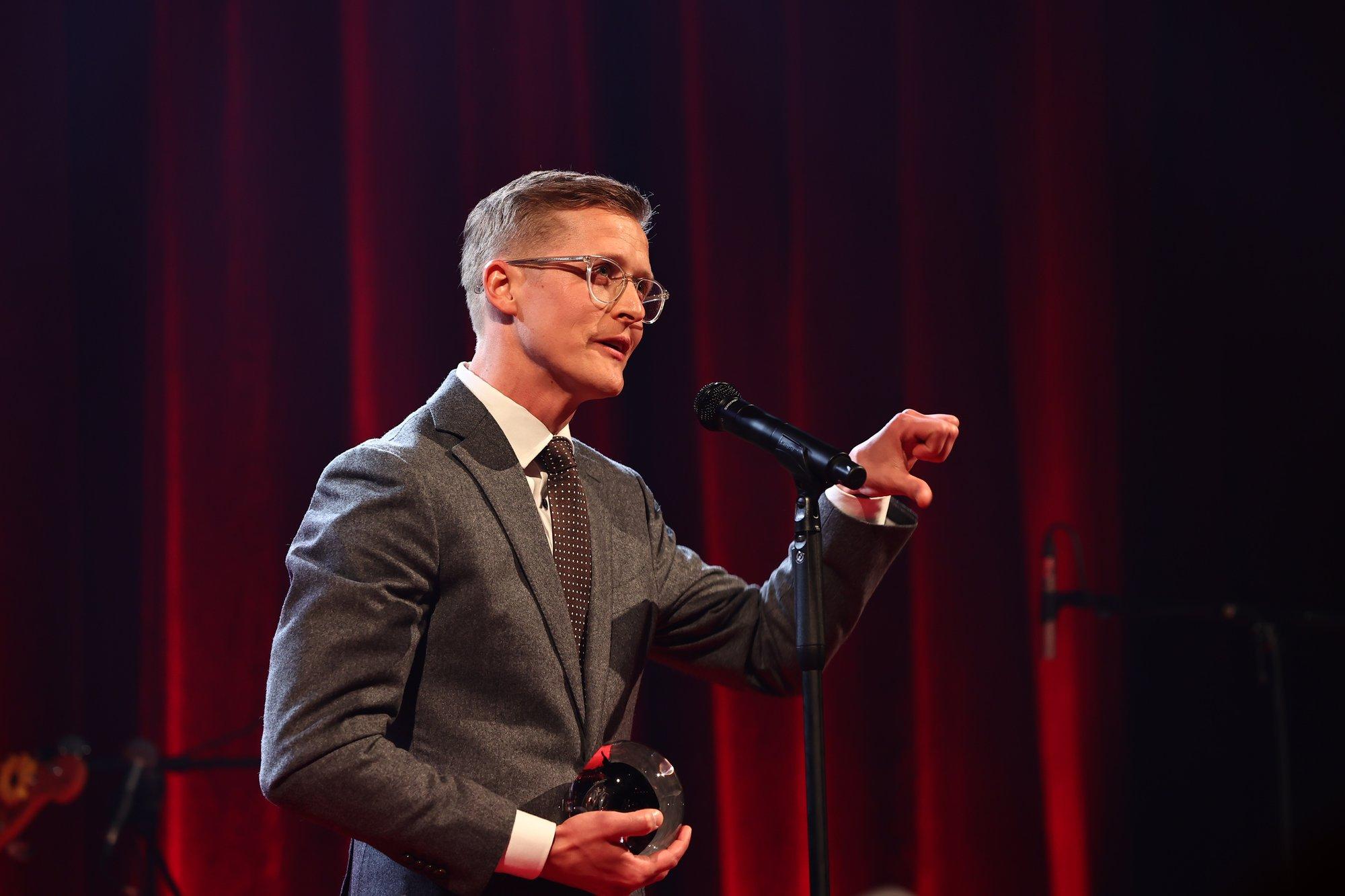 FOTO | Särav paar! Tõnis Niinemets saabus teatriauhindade jagamisele oma kauni abikaasaga