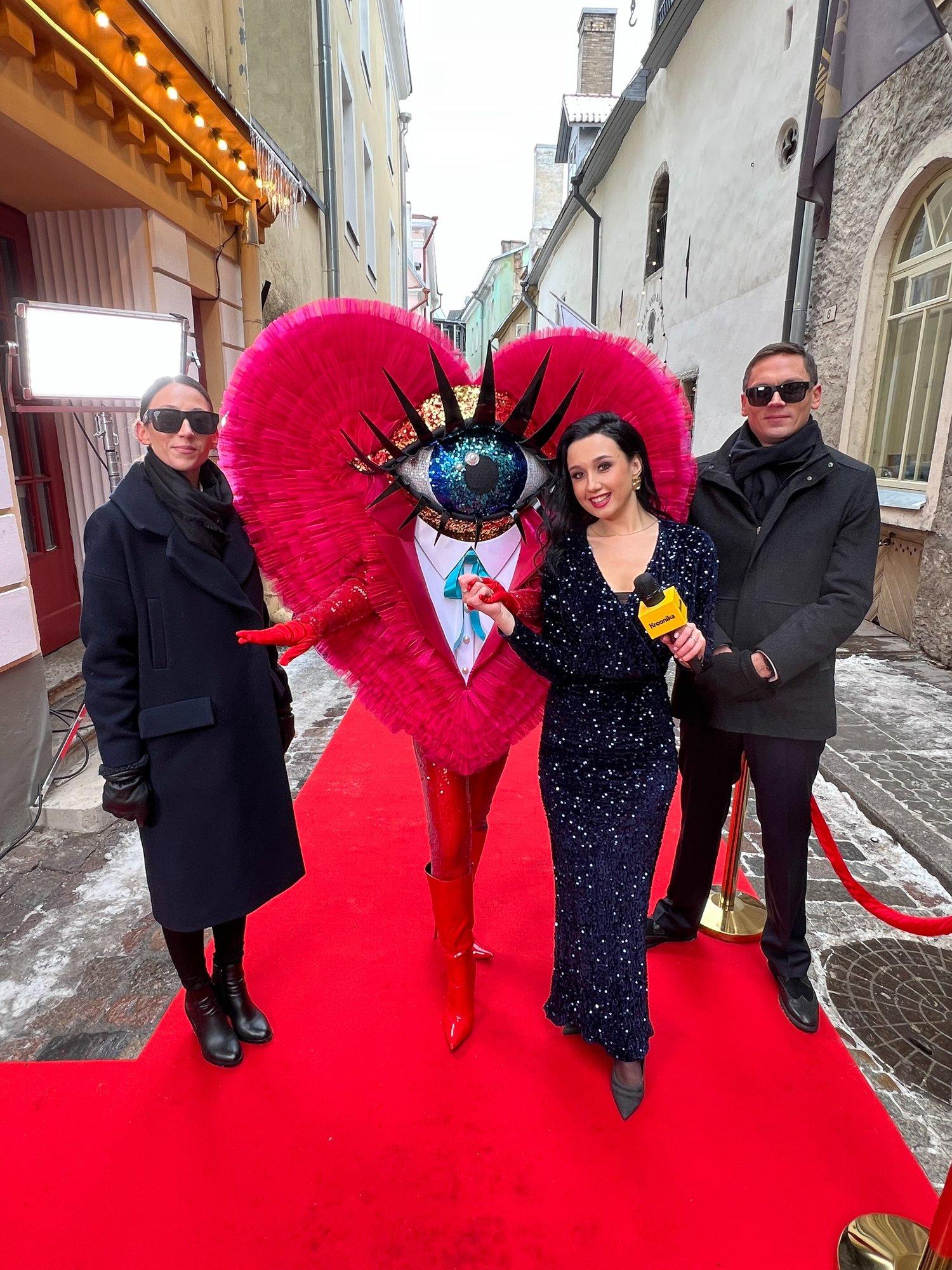 REPORTAAŽ | Säravad maskid ja üle mitme tunni miinuskraadidega õues. Kuidas möödus „Maskis laulja“ uue hooaja vihjeklippide võttepäev punasel vaibal?