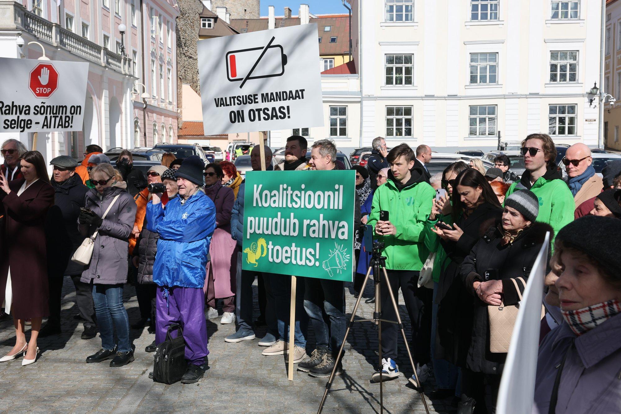 FOTOD | Keskerakond nõudis meeleavaldusega Reformierakonna valitsuse tagasiastumist ja erakorraliste valimiste korraldamist