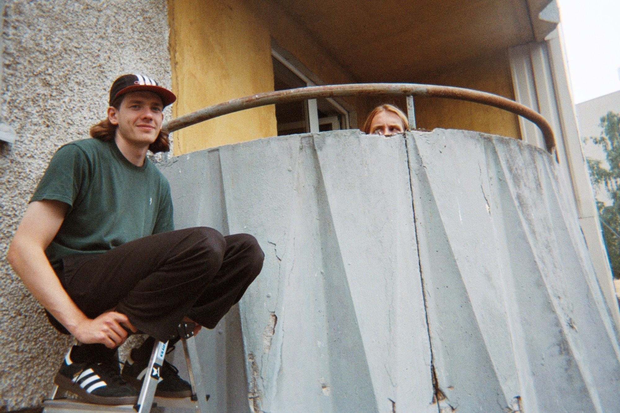 „Tegime klassikaaslastega igal suvel ühe lühifilmi.“ „Pikkade paberite“ režissöör Meel Paliale mõtles juba lapsest saati suurelt