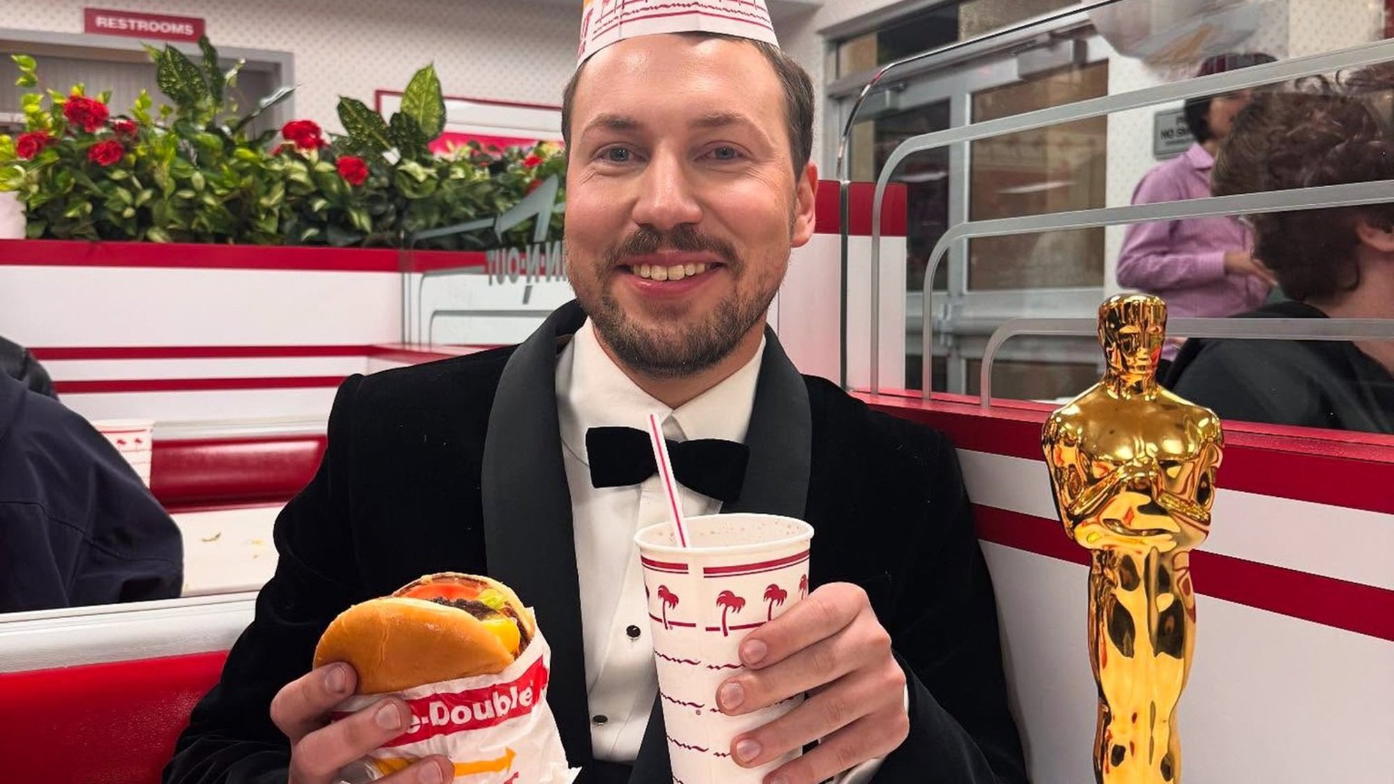 Peaasi, et oleks lõbus! Esimese kuldmehikese võitnud Läti meeskond sõitis peale uhket Oscarite galat kiirtoidurestorani oma triumfi edasi tähistama