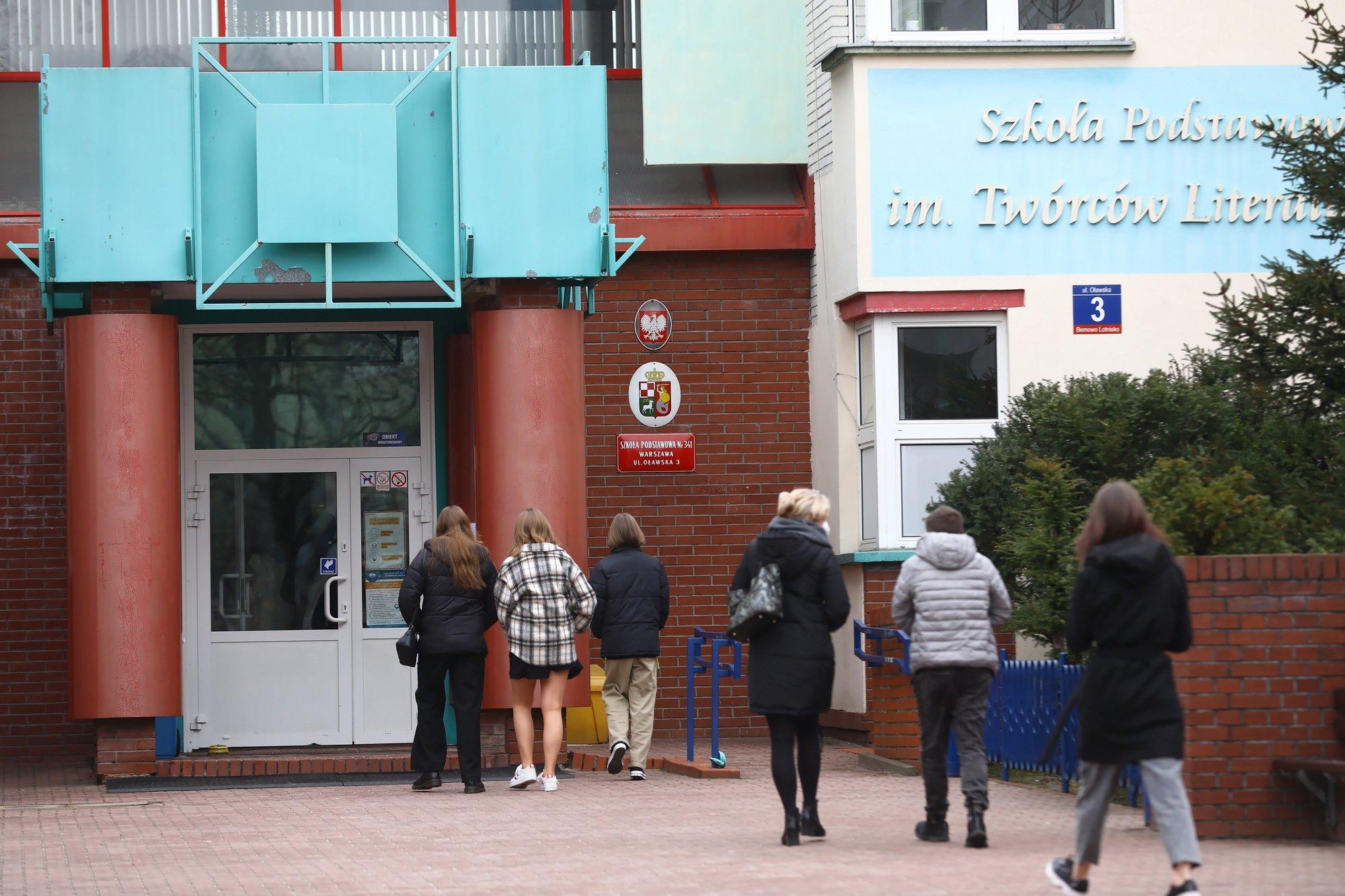 Uus suund Poola koolides: kehalise kasvatuse tundidesse lisandub sõjaline väljaõpe