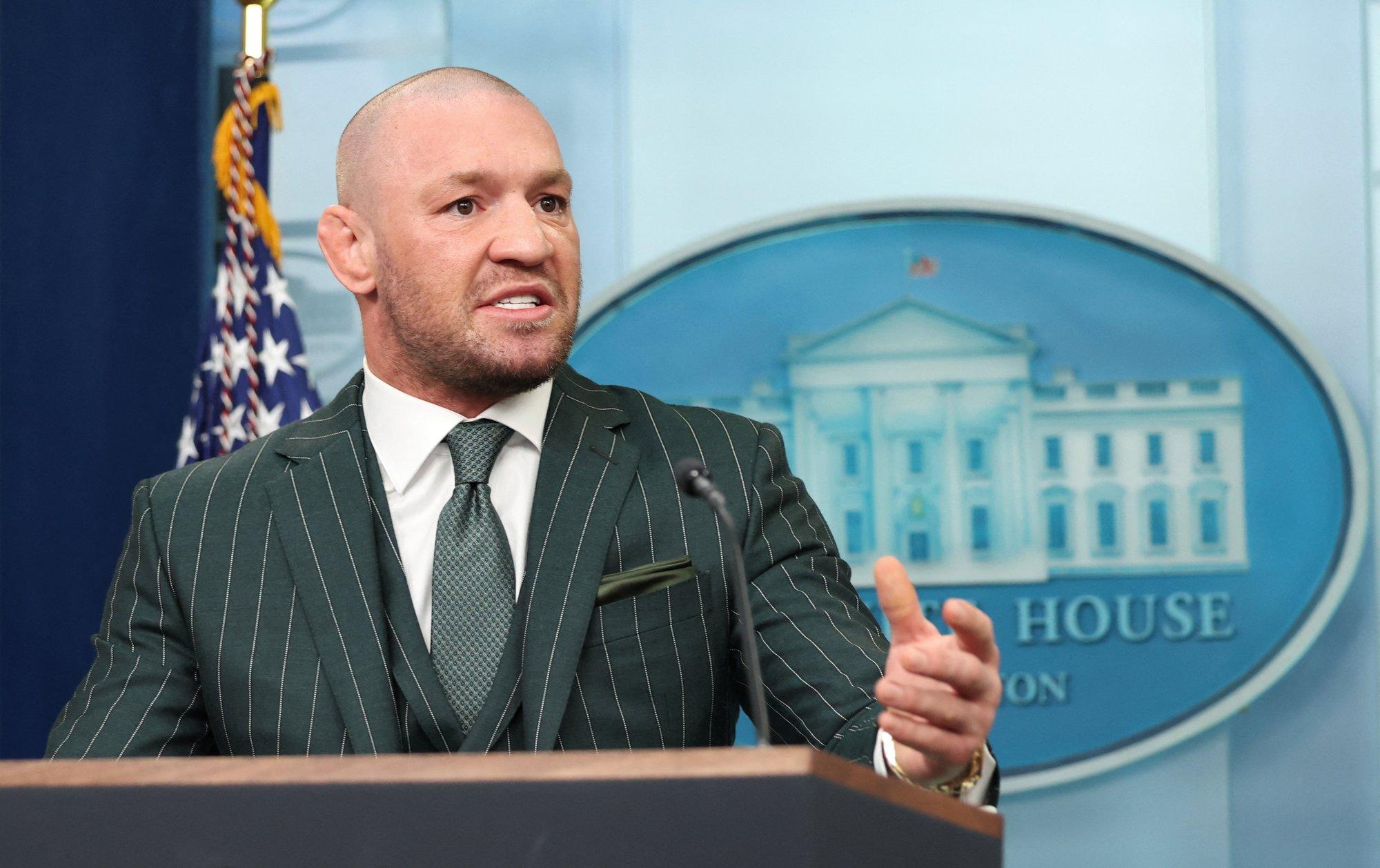 Valges Majas Trumpi külastanud Conor McGregor ajas Iirimaa välisministri marru